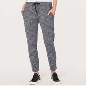 Lululemon On The Fly Pant Size 8 We Are From Space Slate /Black Drawstring 27”